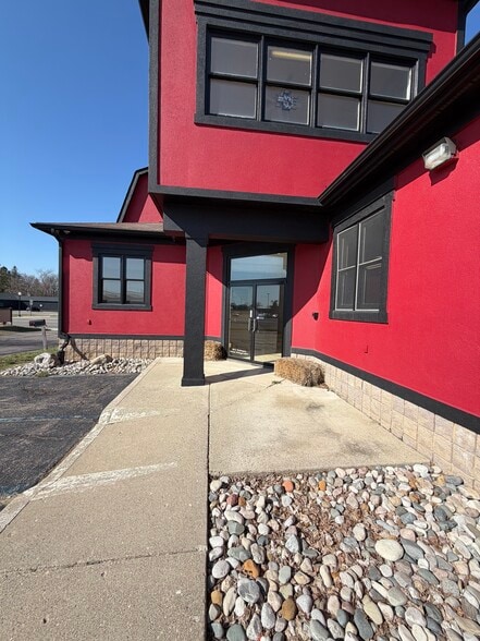 More Photos Of 150 S Washington St, Oxford Freestanding For Sale