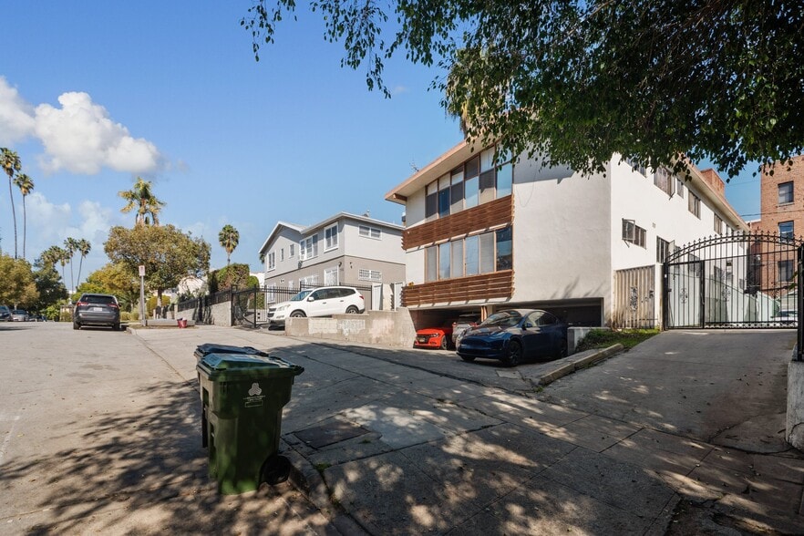 More Photos Of 736 S Gramercy Dr, Los Angeles Apartments For Sale