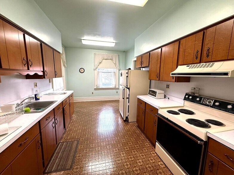 More Photos Of 119 N George St, York General Retail For Sale