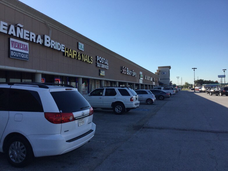 More Photos Of 4978-4996 Highway 6 N, Houston General Retail For Lease