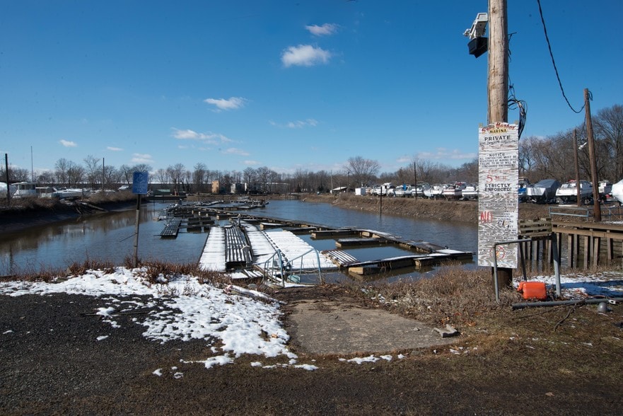 More Photos Of 400 Main Ave, Croydon Marina For Sale