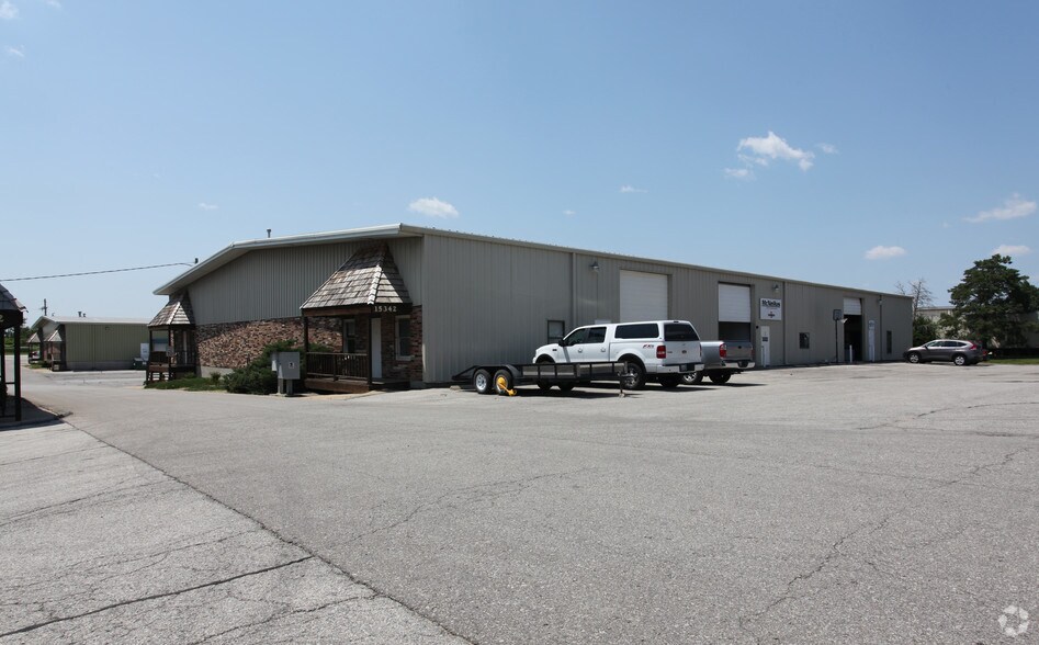More Photos Of 15342 S Keeler St, Olathe Warehouse For Lease