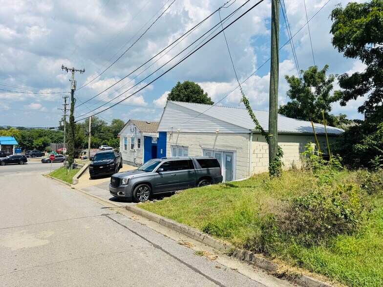 More Photos Of 6119 Charlotte Ave, Nashville Storefront Retail Office For Sale