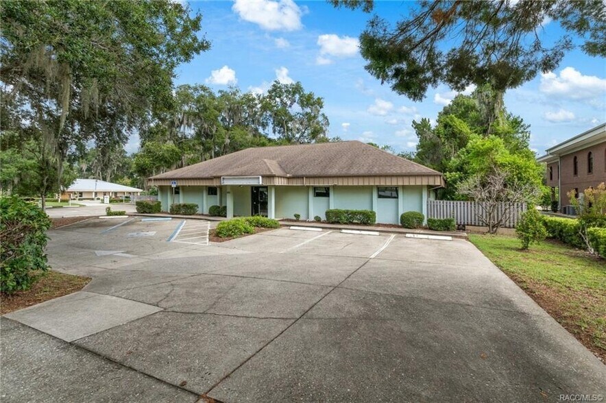 More Photos Of 102 E Highland Blvd, Inverness Drugstore For Lease