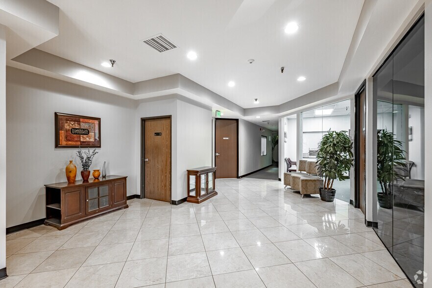 More Photos Of 1611 W Pomona Rd, Corona Unknown For Lease