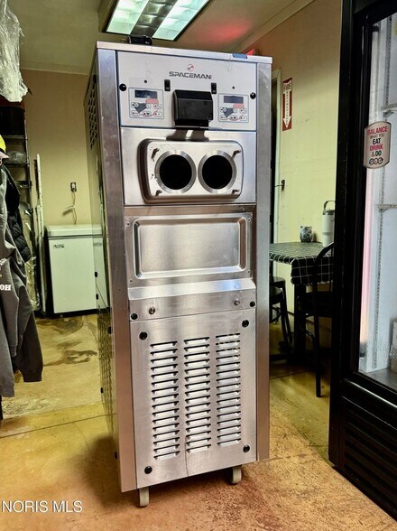 More Photos Of 404 W Vine St, Edgerton Restaurant For Sale