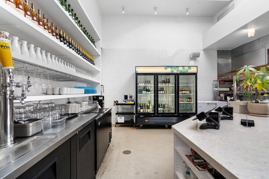 More Photos Of 2144-2146 Colorado Blvd, Los Angeles Restaurant For Sale