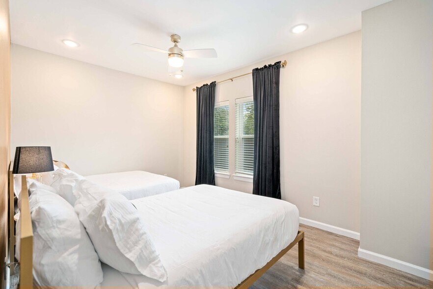 More Photos Of 2806 Rosewood St, Houston Multifamily For Sale