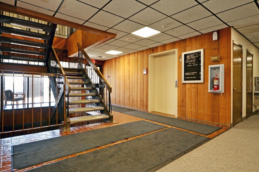 More Photos Of 1068 S Lake St, Forest Lake Medical For Lease