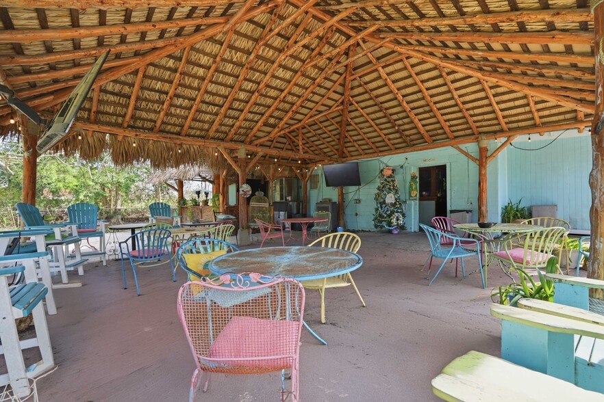 More Photos Of 2914 Old Highway 146, La Porte Bar For Sale