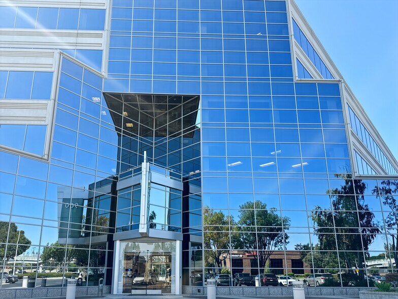 Primary Photo Of 900 E Hamilton Ave, Campbell Coworking Space