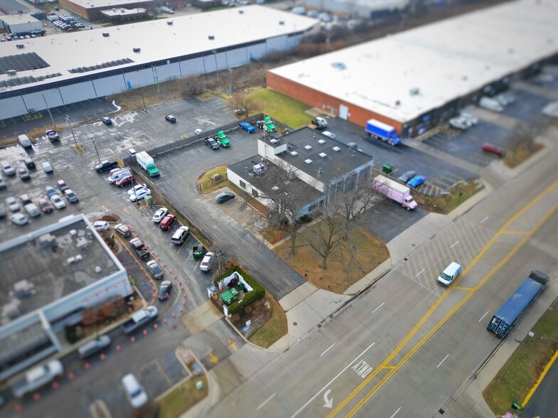 More Photos Of 1655 Greenleaf Ave, Elk Grove Village Service For Lease