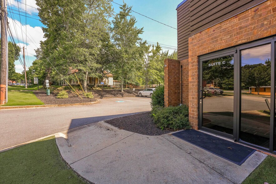 More Photos Of 2765 S Main St, Kennesaw Storefront For Lease