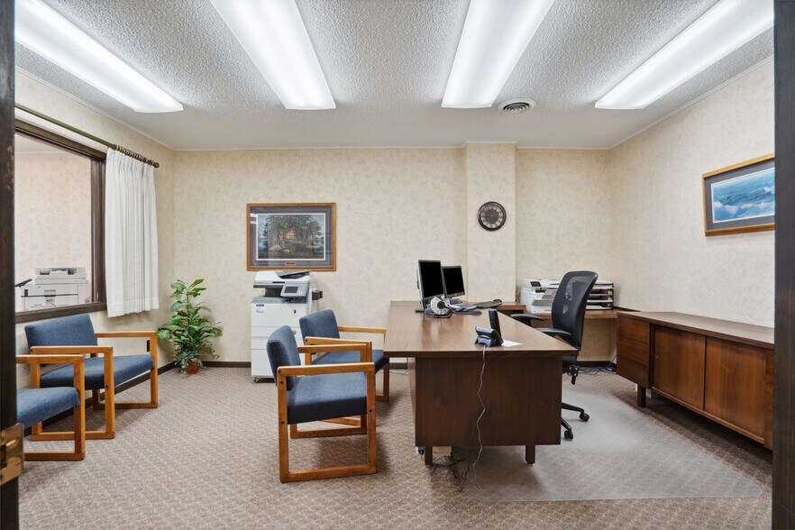More Photos Of 120 W Mission St, Strawberry Point Office For Sale