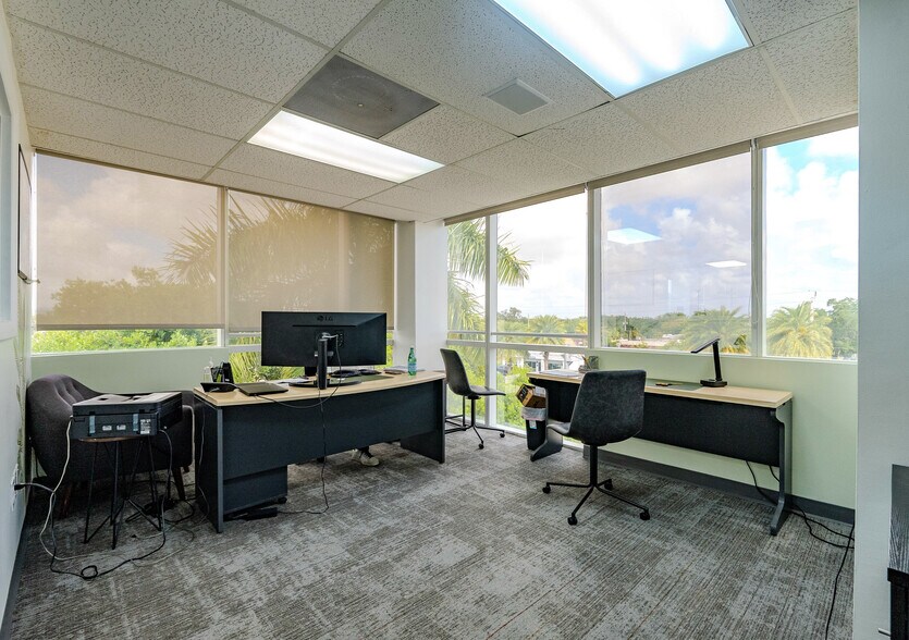 More Photos Of 152 Ne 167th St, Miami Office For Sale