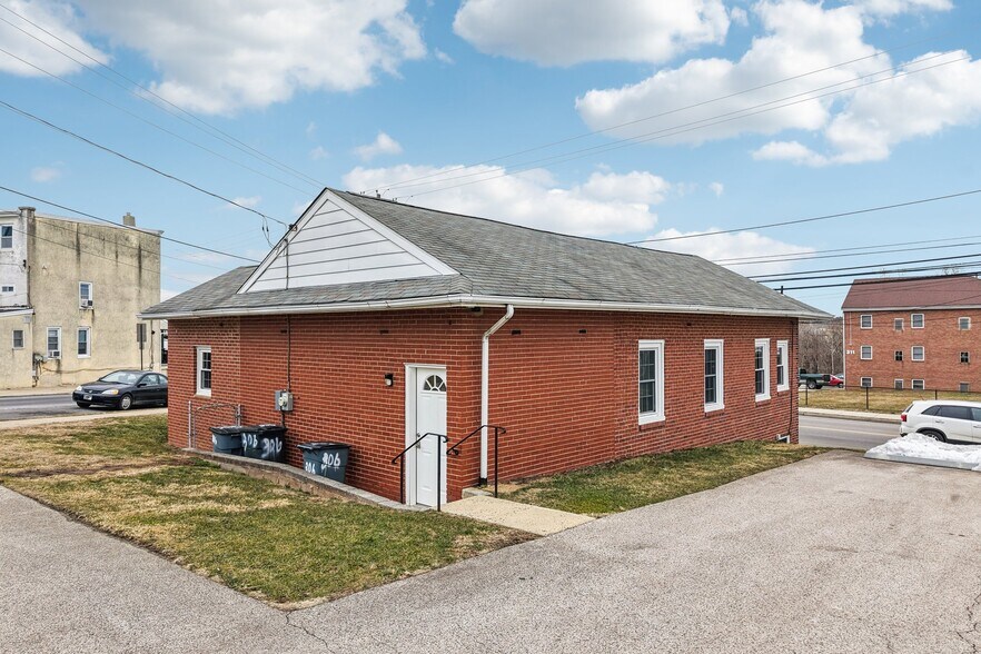 More Photos Of 306 E 4th St, Bridgeport Medical For Lease