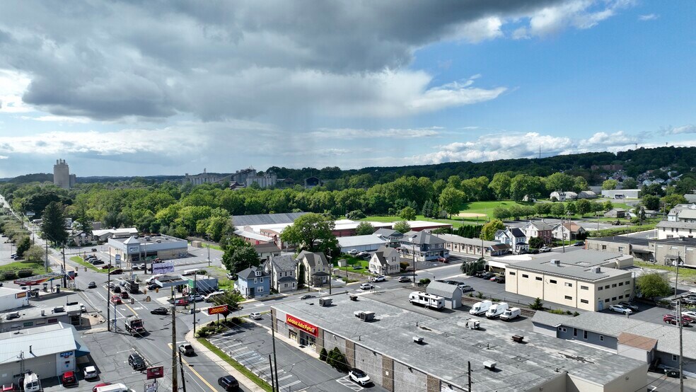More Photos Of 550 S Main St, Nazareth General Retail For Sale