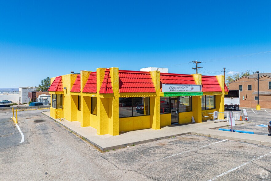 Primary Photo Of 2130-2301 Chelwood Park Blvd NE, Albuquerque Fast Food For Lease