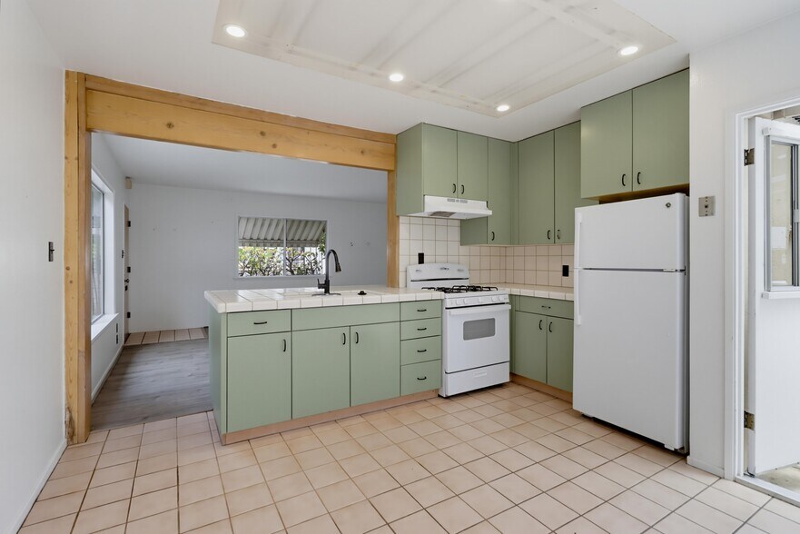 More Photos Of 1449 Oliver Ave, San Diego Multifamily For Sale