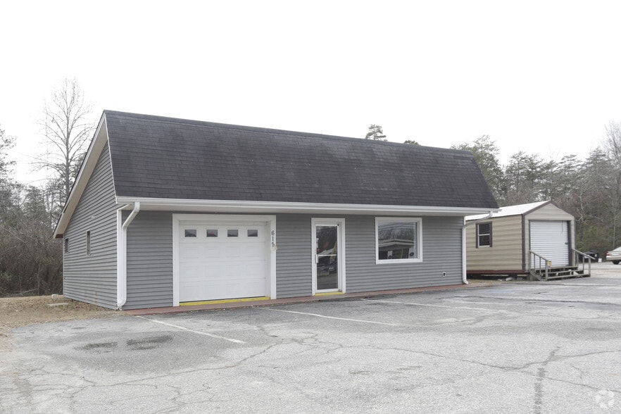 Primary Photo Of 615 W North 1st St, Seneca Freestanding For Sale