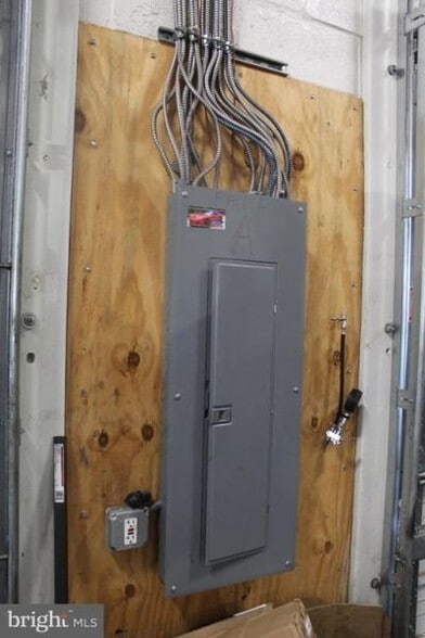 More Photos Of 706 N East St, Frederick Auto Repair For Lease