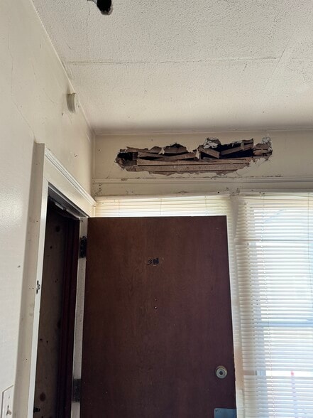 More Photos Of 102 Rowe Ave, Hartford Apartments For Sale