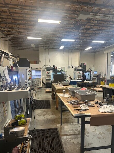 More Photos Of 13003 N 60th St, Clearwater Warehouse For Lease