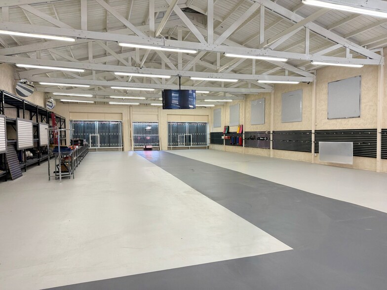 More Photos Of 344 S Oxnard Blvd, Oxnard General Retail For Sale