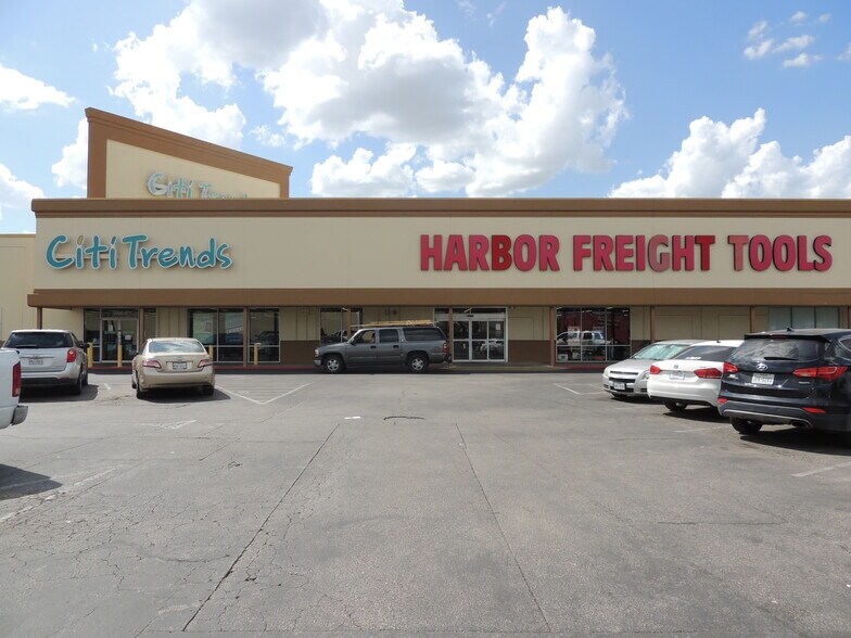 More Photos Of 1000-1094 Federal Rd, Houston Unknown For Lease