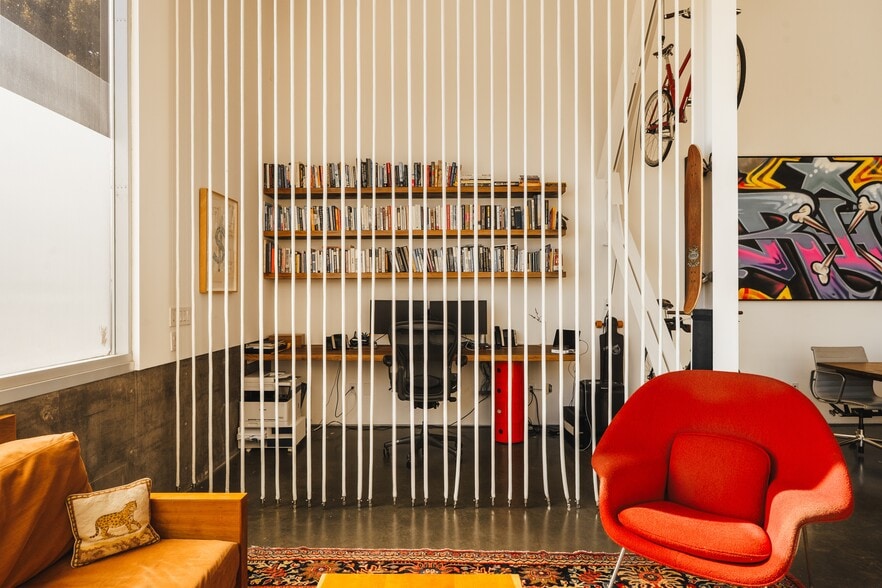 More Photos Of 610 Main St, Venice Office For Sale