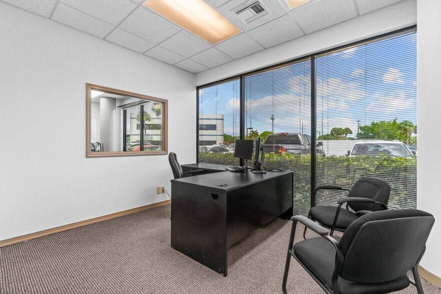 More Photos Of 3333 W Commercial Blvd, Fort Lauderdale Medical For Sale