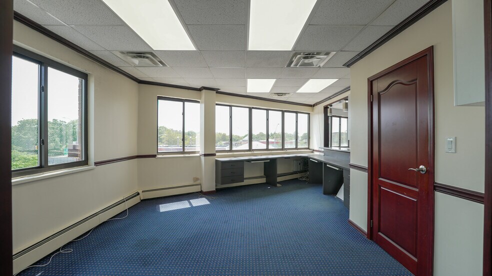 More Photos Of 5847 Francis Lewis Blvd, Oakland Gardens Medical For Sale