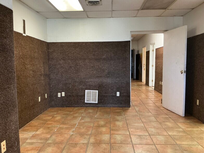 More Photos Of 908 Cecilia St, Alice Warehouse For Lease