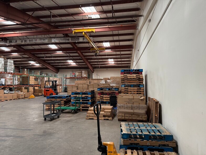 More Photos Of 7140-7176 15th St E, Sarasota Manufacturing For Lease