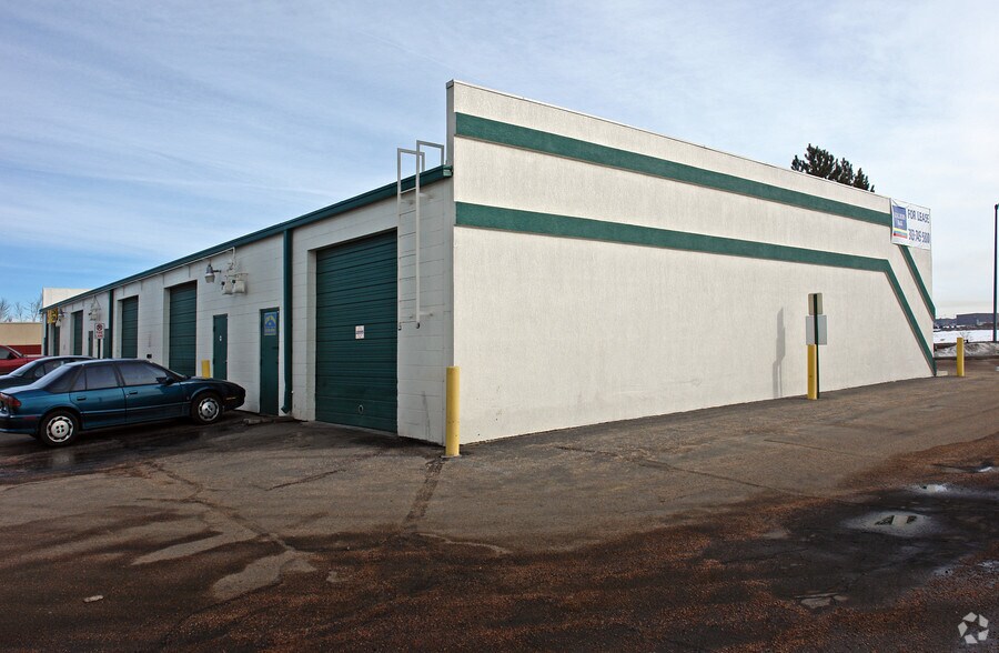 More Photos Of 261 Airport Blvd, Aurora Warehouse For Lease