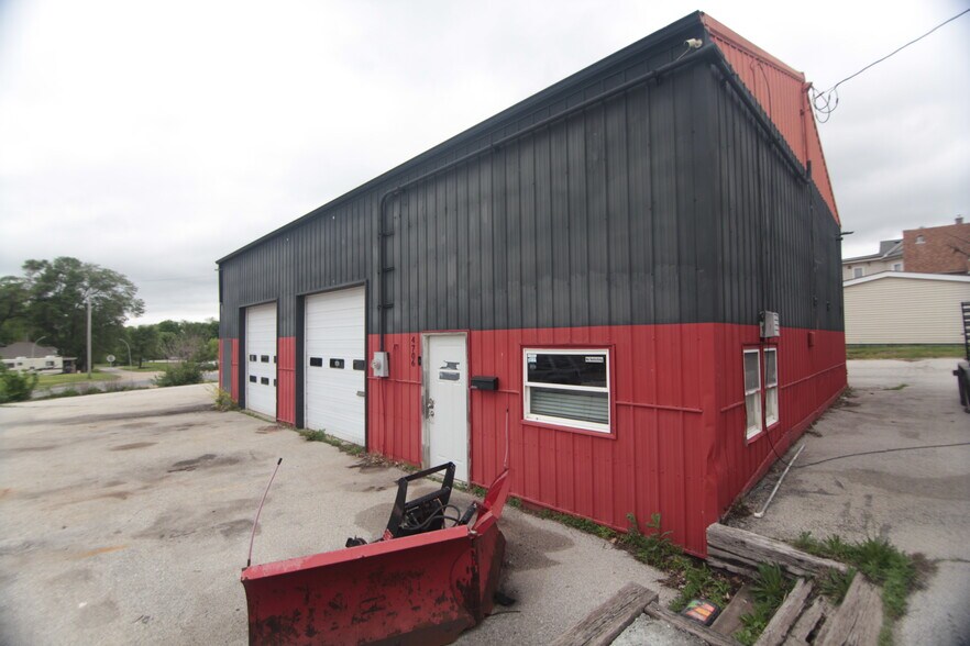 More Photos Of 4706 12th St, Rock Island Auto Dealership For Sale