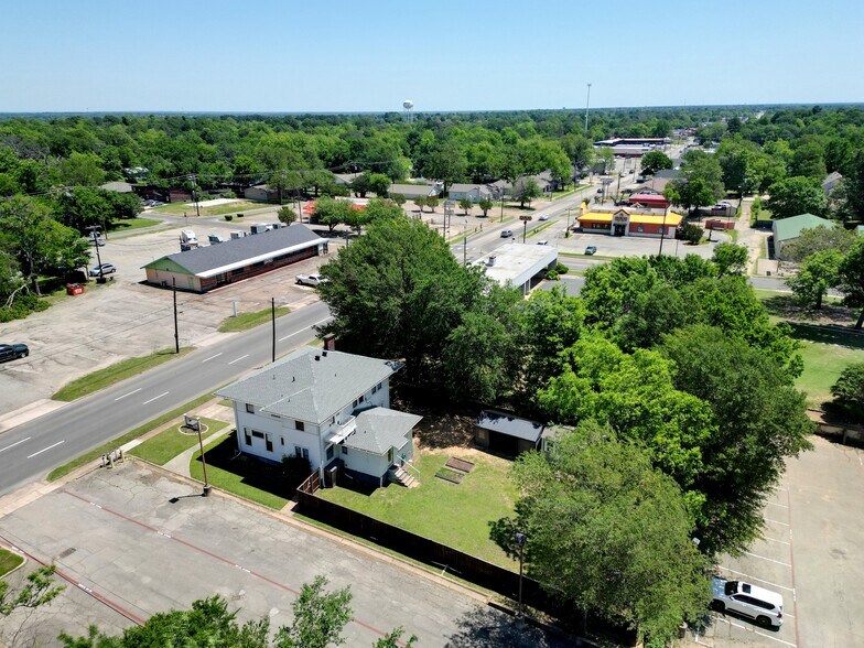 More Photos Of 1116 Lamar Ave, Paris Office For Sale