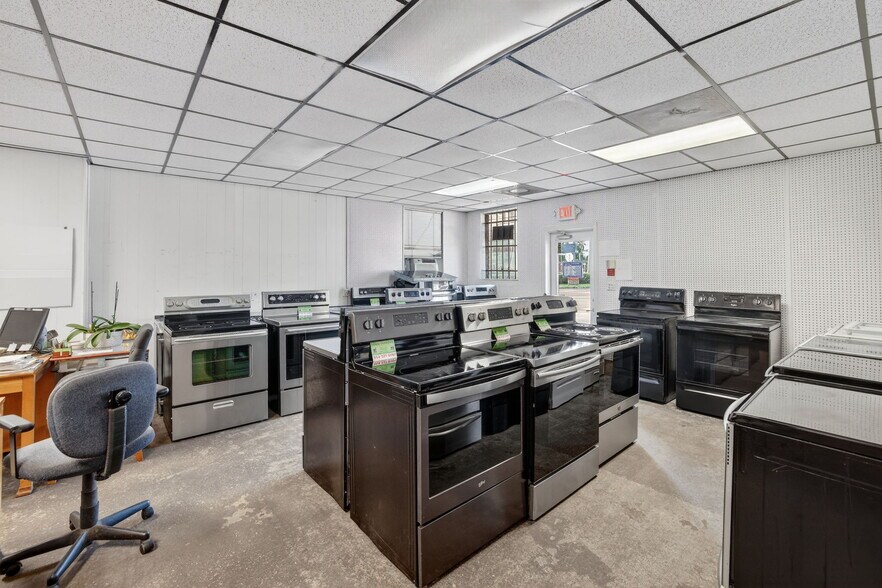 More Photos Of 3928 SW 12th Ct, Fort Lauderdale Manufacturing For Sale