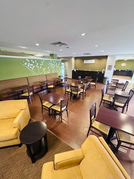 More Photos Of 4450 Rhea County Hwy, Dayton Hotel For Sale