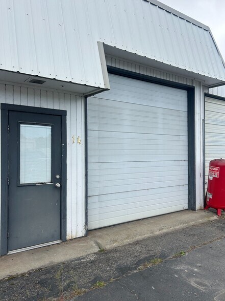 More Photos Of 118 E 37th St, Garden City Light Manufacturing For Lease