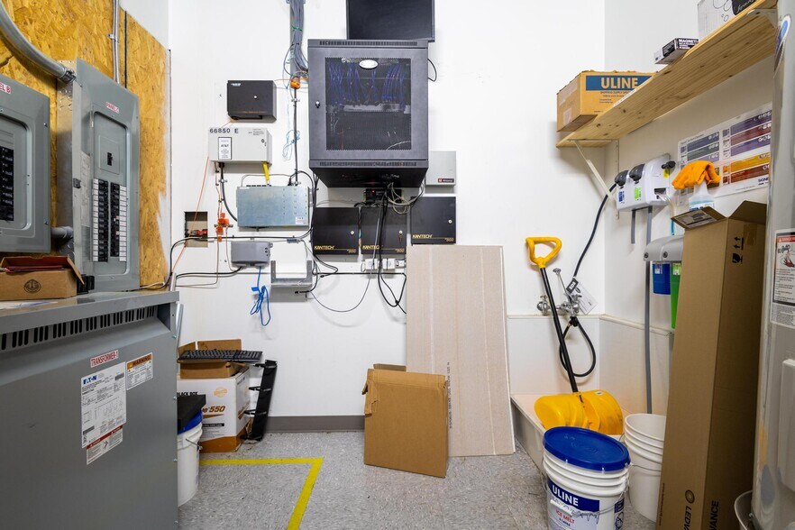 More Photos Of 66850 Executive Dr, Saint Clairsville Warehouse For Lease