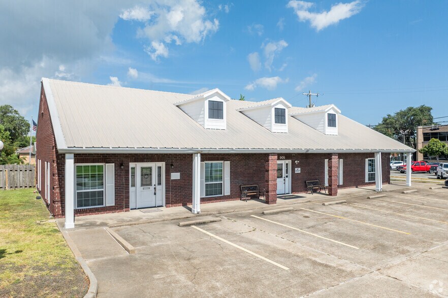 More Photos Of 905 N Logan St, Texas City Office For Sale