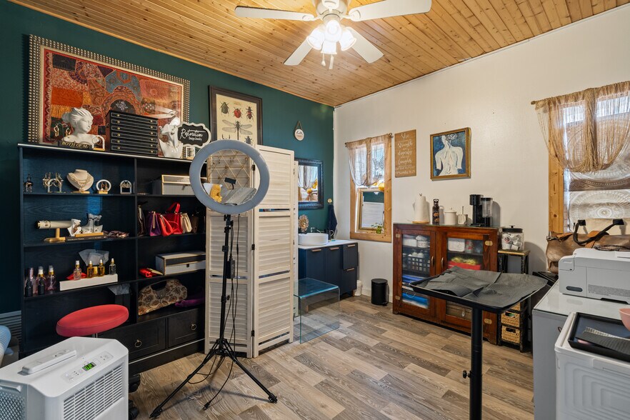 More Photos Of 531 Central Ave, Laurel Flex For Sale