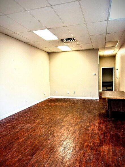 More Photos Of 1614 N Us-281 Hwy, Marble Falls Freestanding For Lease