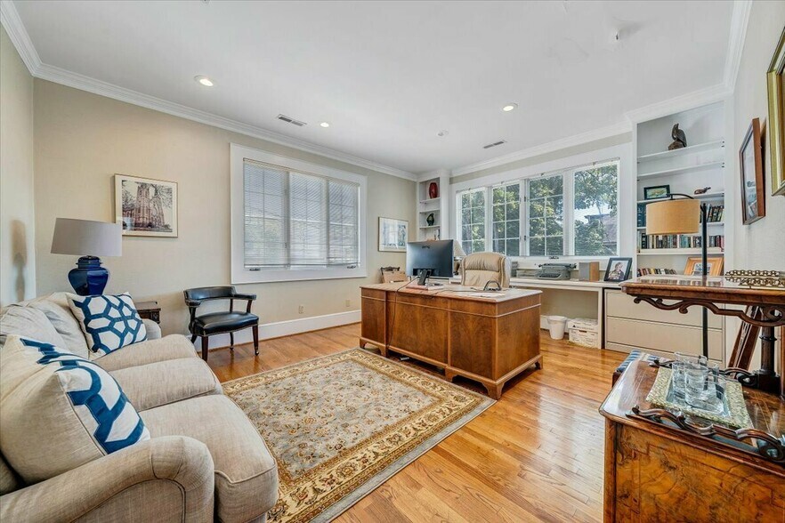 More Photos Of 1328 3rd St SW, Roanoke Office For Sale