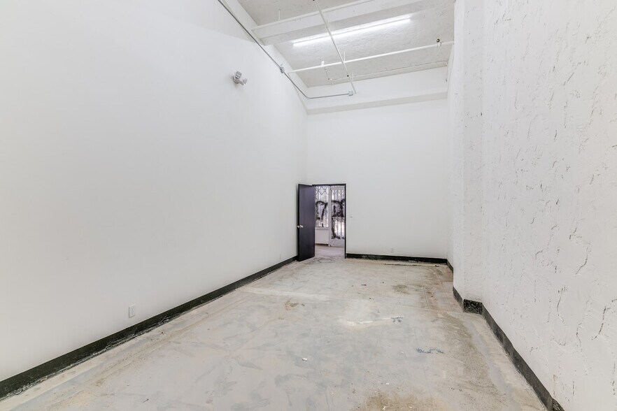 More Photos Of 2023-2043 S Santa Fe Ave, Los Angeles Unknown For Lease
