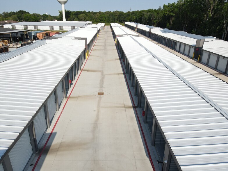 More Photos Of 11716 Veterans Memorial Dr, Houston Self Storage For Sale