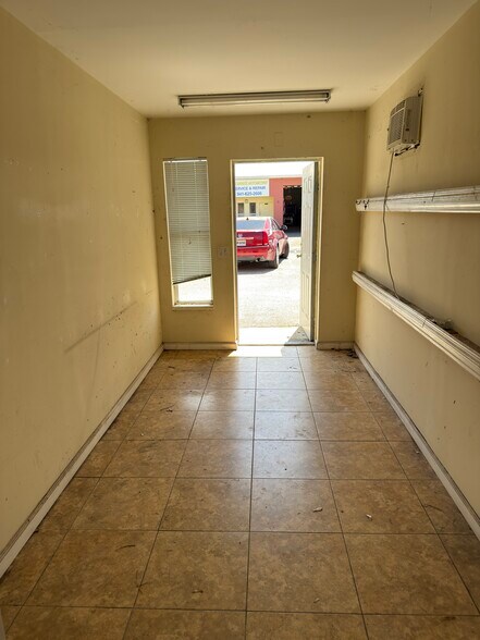 More Photos Of 18210 Paulson Dr, Port Charlotte Unknown For Lease