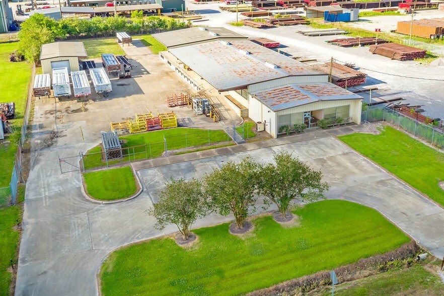 More Photos Of 111 Dickson Rd, Houma Warehouse For Lease