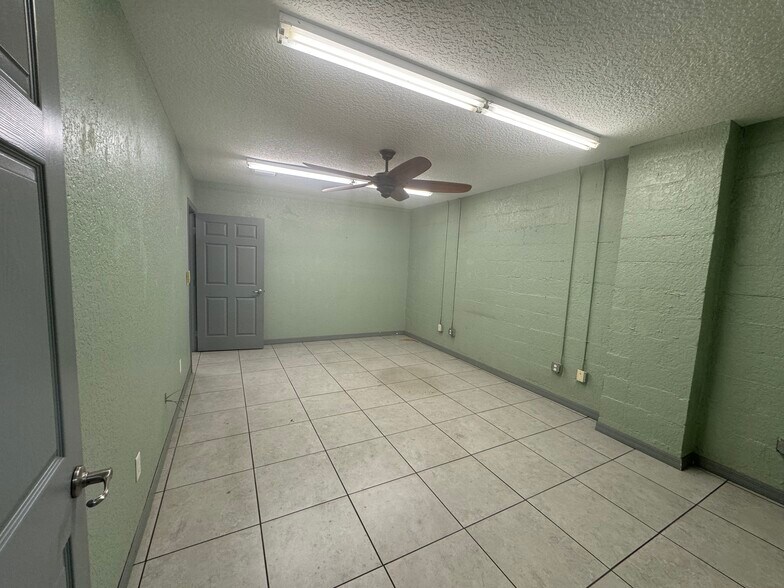 More Photos Of 800 N State St, Bunnell Storefront For Sale